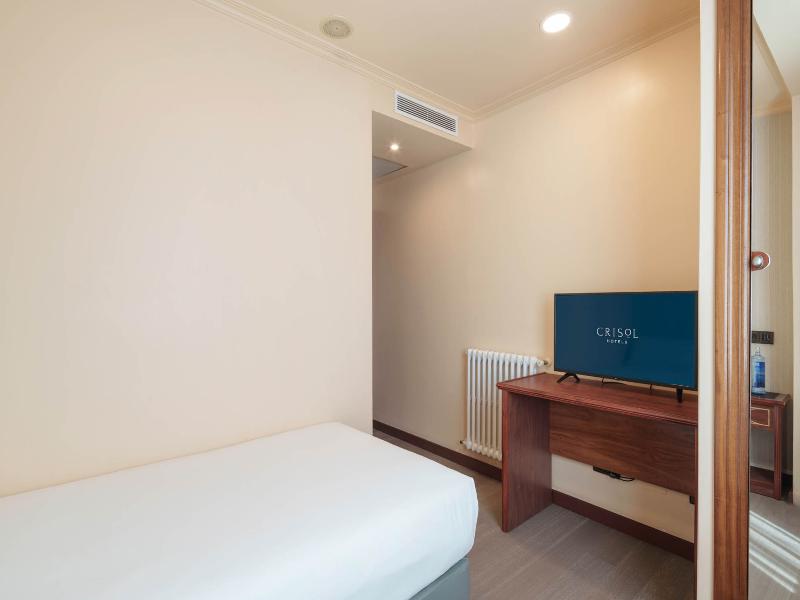 Hotel Crisol Almirante image