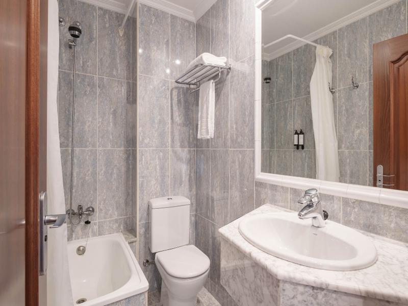 Hotel Crisol Almirante image