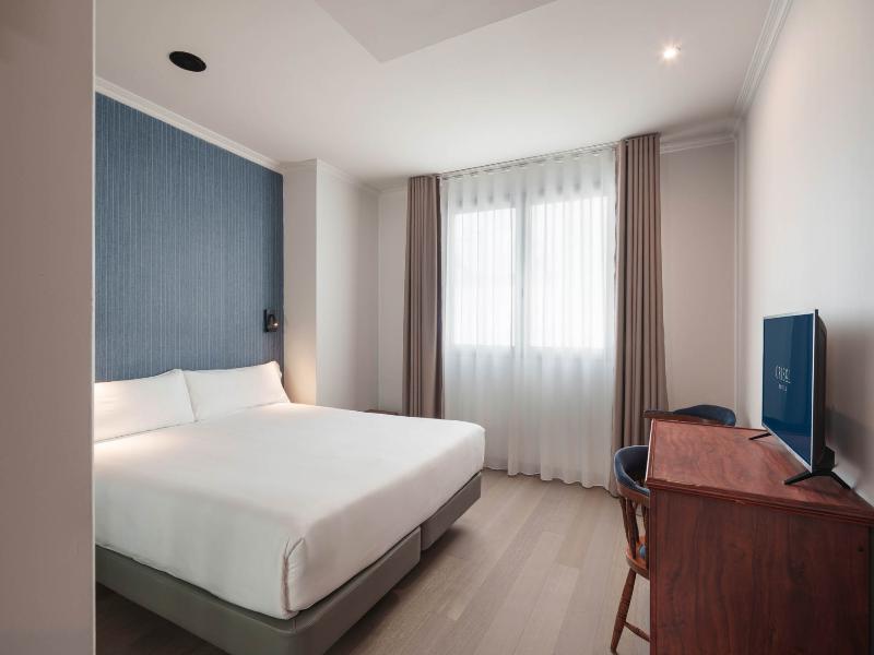 Hotel Crisol Almirante image