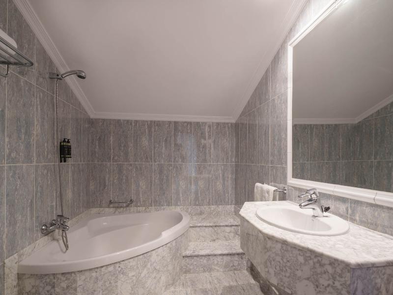 Hotel Crisol Almirante image
