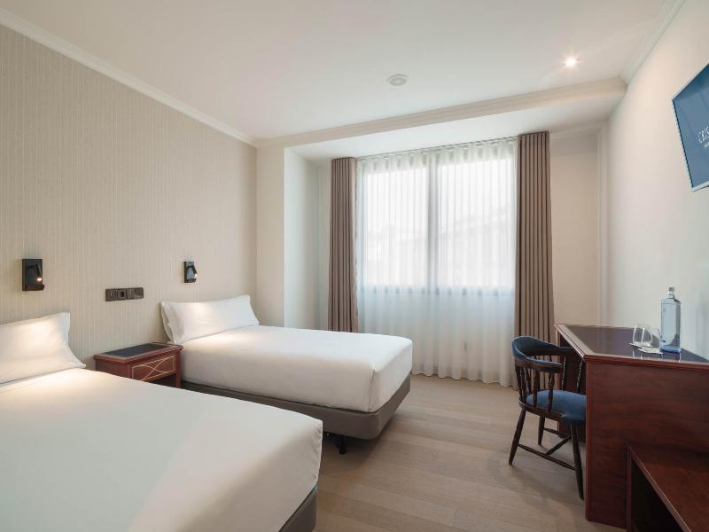 Hotel Crisol Almirante image