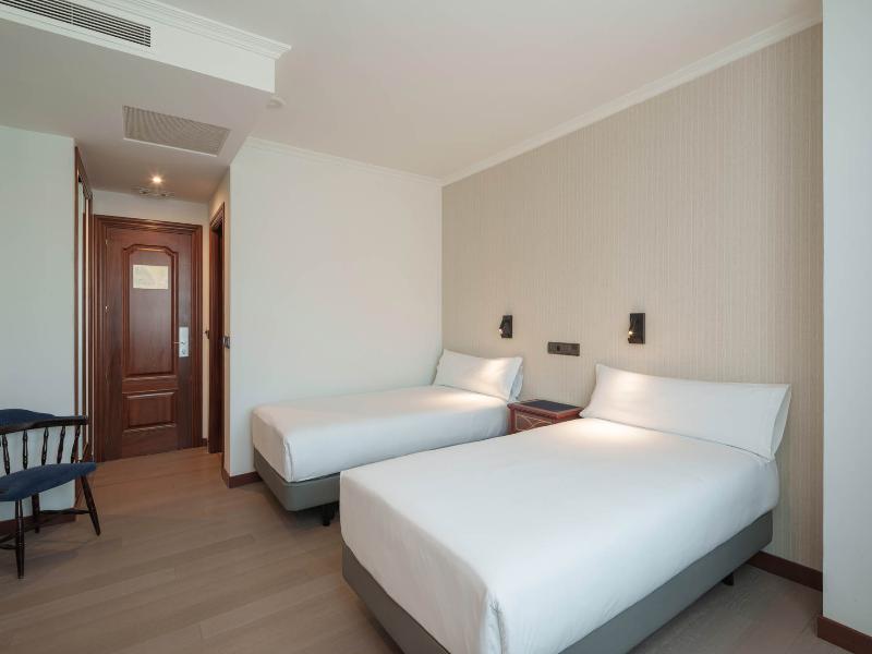 Hotel Crisol Almirante image