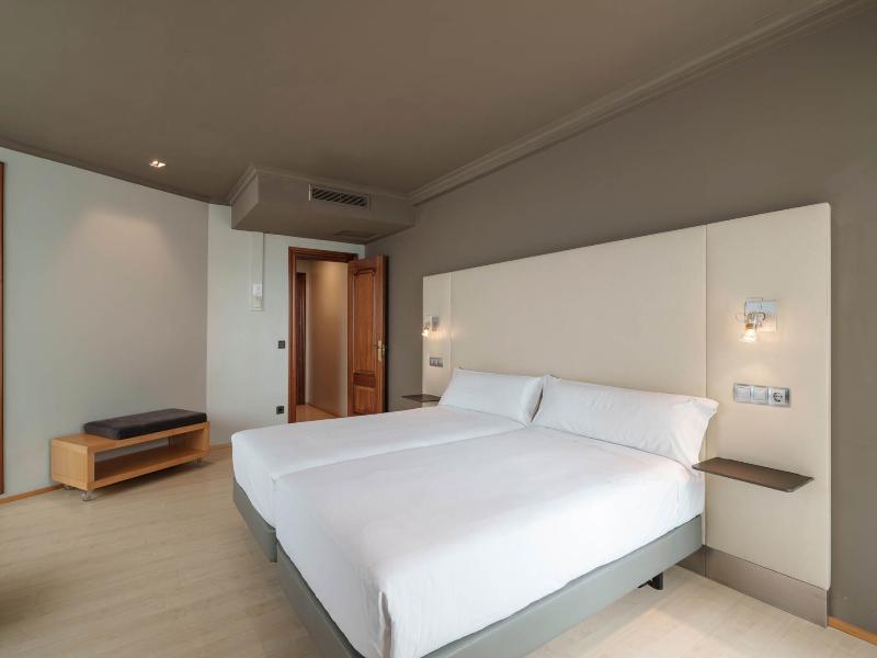 Hotel Crisol Almirante image