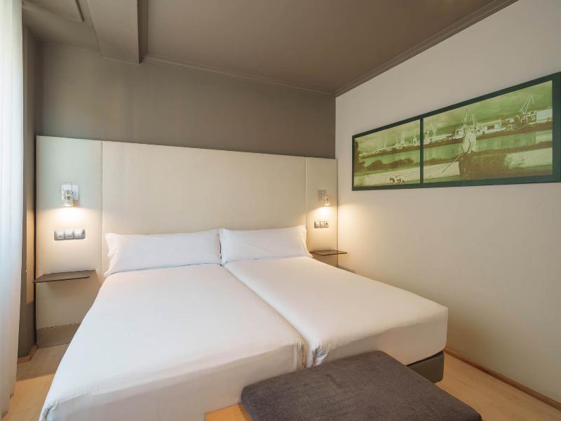 Hotel Crisol Almirante image