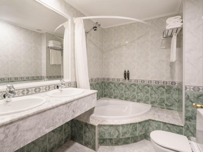Hotel Crisol Almirante image