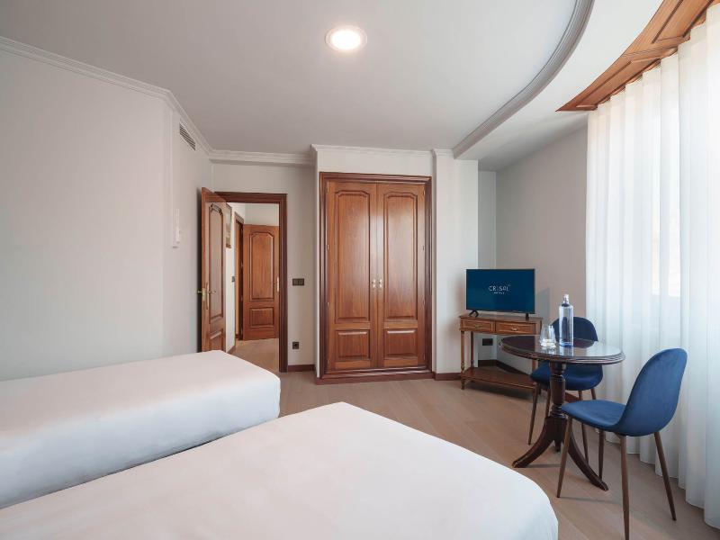 Hotel Crisol Almirante image