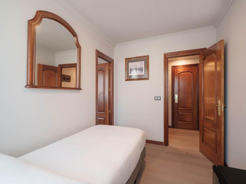 Hotel Crisol Almirante image