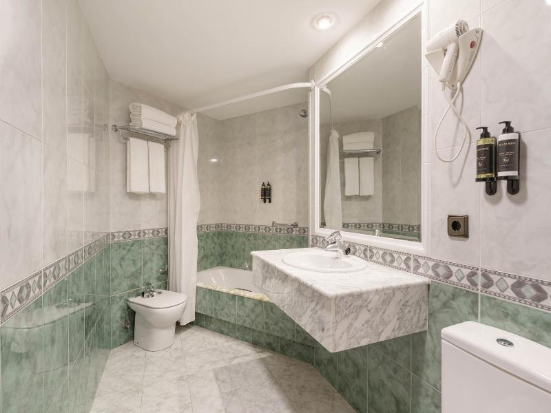Hotel Crisol Almirante image