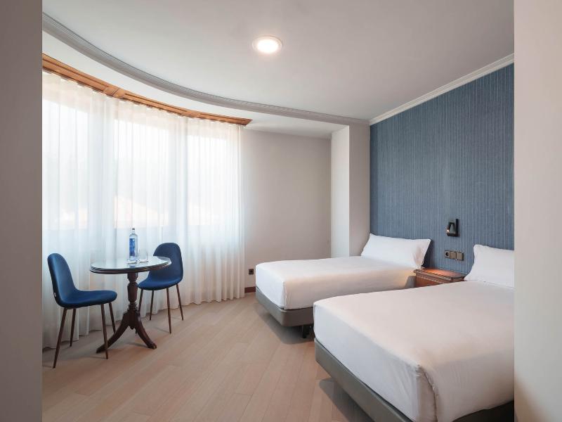 Hotel Crisol Almirante image