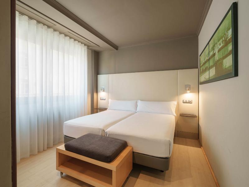 Hotel Crisol Almirante image
