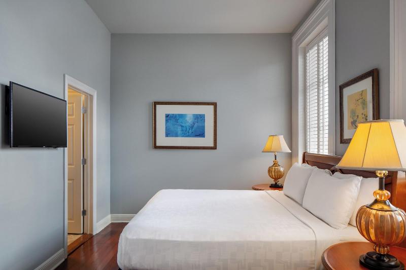 New Orleans Courtyard Hotel By The French Quarter image