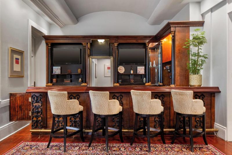 New Orleans Courtyard Hotel By The French Quarter image