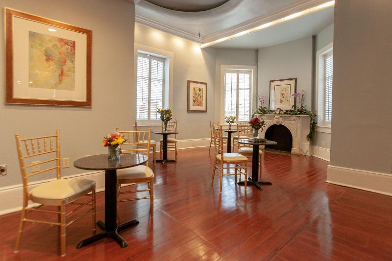 New Orleans Courtyard Hotel By The French Quarter image