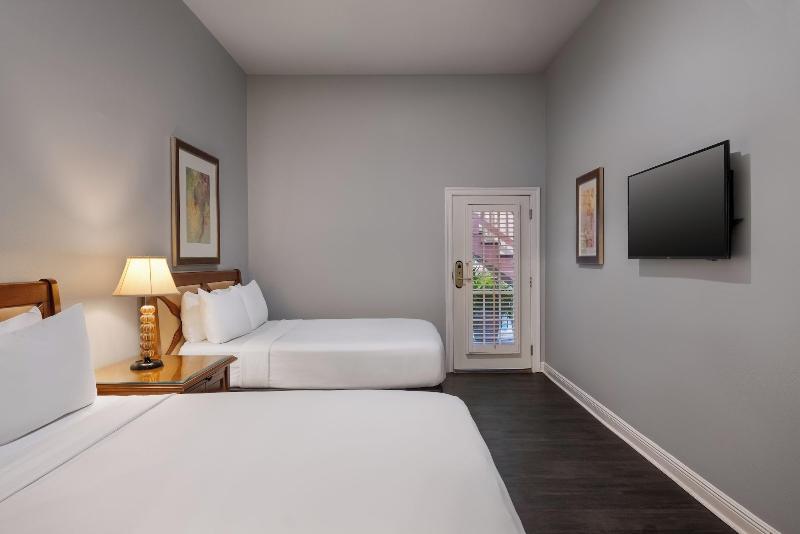 New Orleans Courtyard Hotel By The French Quarter image