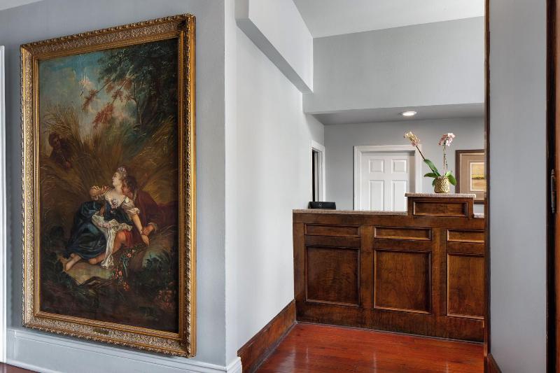 New Orleans Courtyard Hotel By The French Quarter image