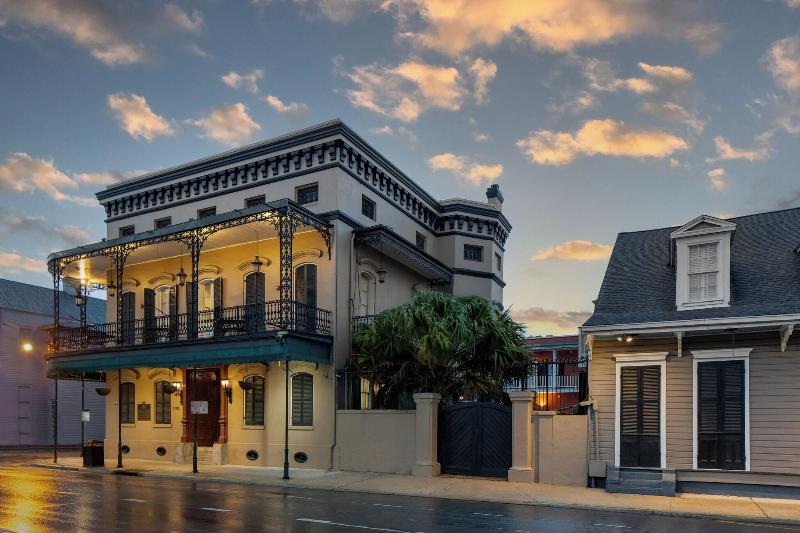 New Orleans Courtyard Hotel By The French Quarter image