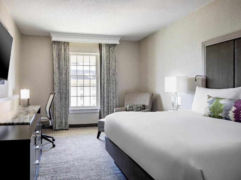 Room, 1 King Bed (Mobility Accessible, Tub) (1 King Bed)