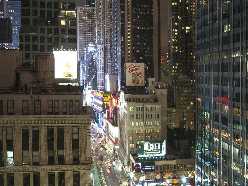Crowne Plaza Manhattan Times Square by IHG 4