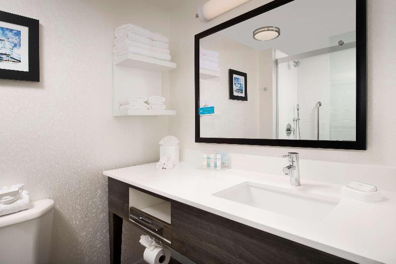 Hampton Inn & Suites Anaheim Garden Grove image