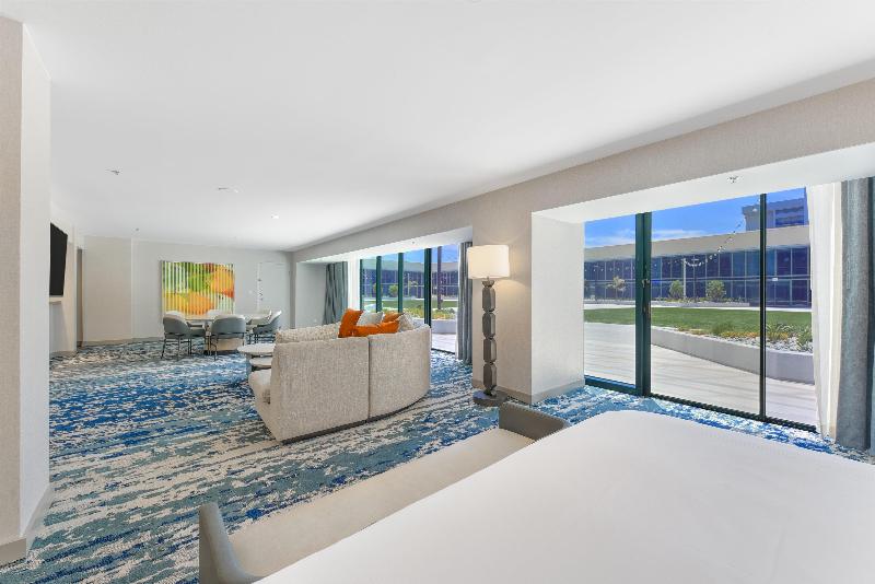 Hilton Anaheim image