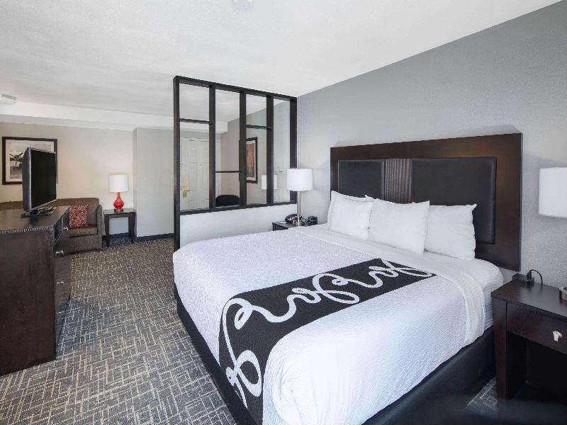La Quinta Inn & Suites Atlanta Airport image