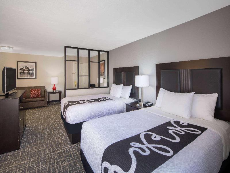 La Quinta Inn & Suites Atlanta Airport image