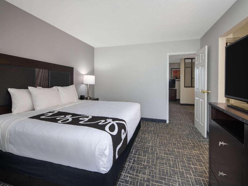 La Quinta Inn & Suites Atlanta Airport image