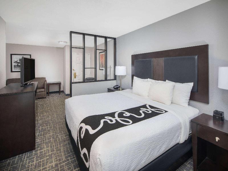 La Quinta Inn & Suites Atlanta Airport image