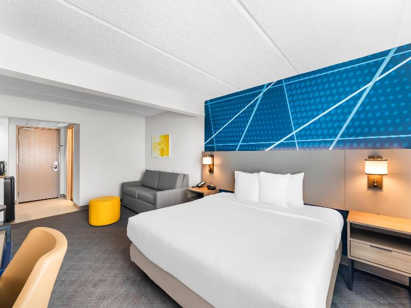 Comfort Suites Austin Airport image