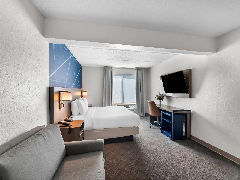 Comfort Suites Austin Airport image