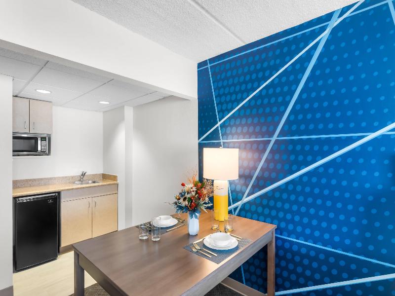 Comfort Suites Austin Airport image