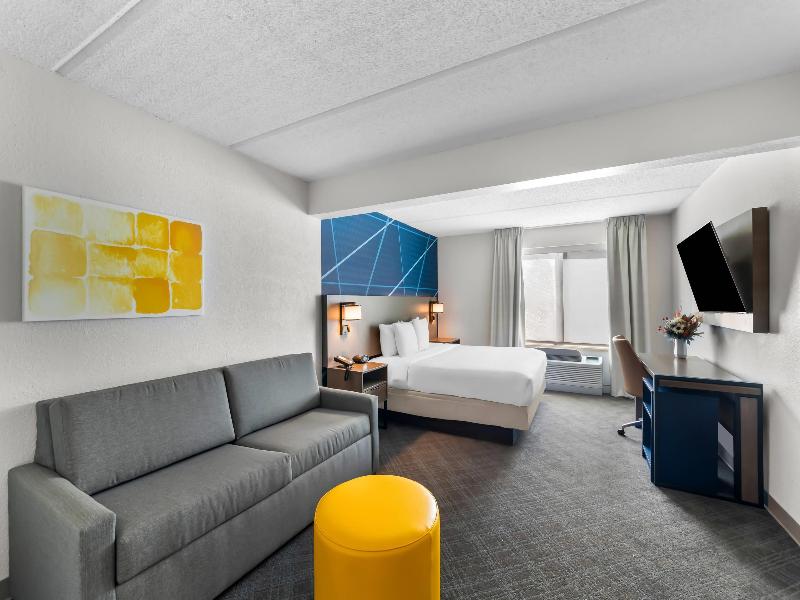 Comfort Suites Austin Airport image