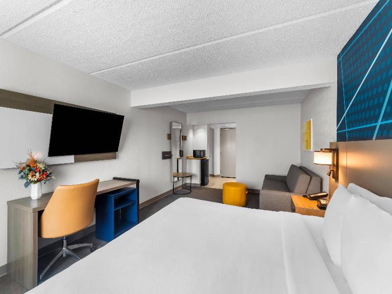 Comfort Suites Austin Airport image
