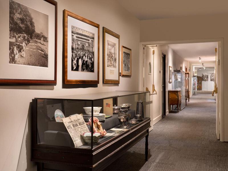 Royal Hawaiian image
