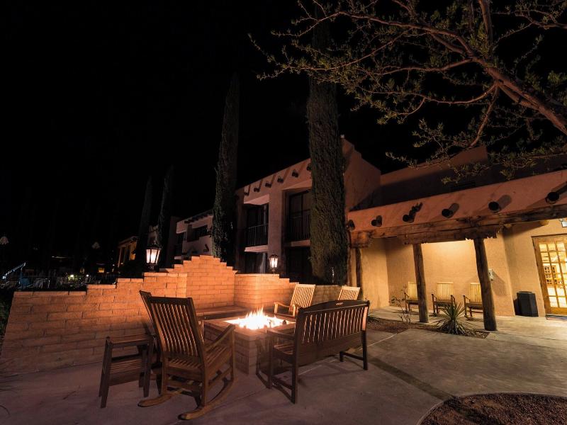 Courtyard Page at Lake Powell