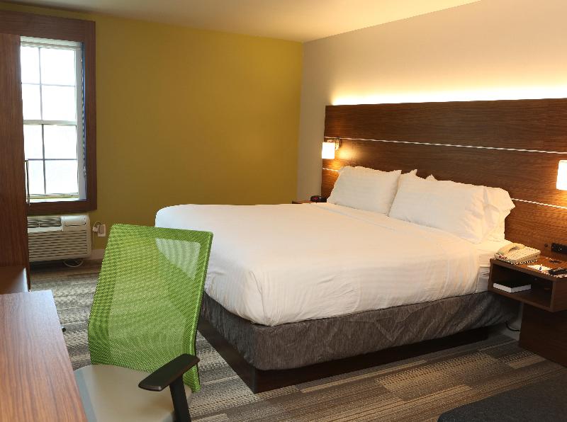 Holiday Inn Express Phoenix Airport photo 24
