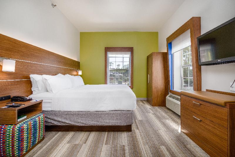 Holiday Inn Express Phoenix Airport photo 12
