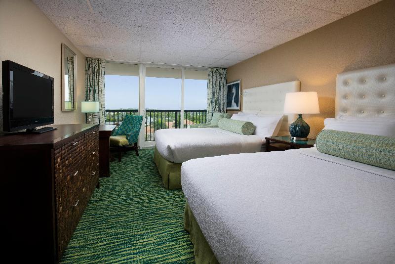 Cirque St. Armands Beachside