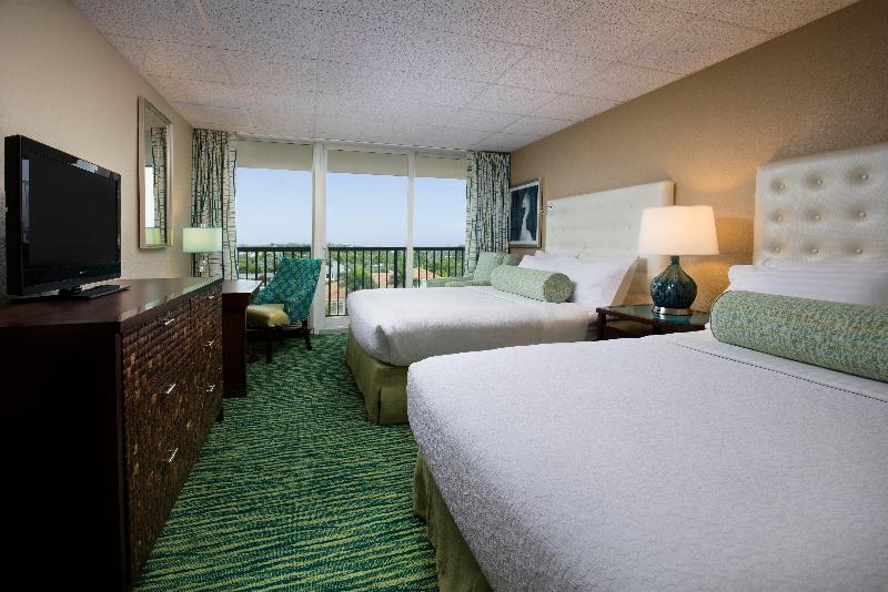 Cirque St. Armands Beachside