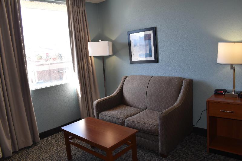 Quality Inn & Suites Garden of the Gods image