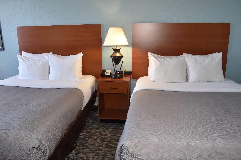 Quality Inn & Suites Garden of the Gods image