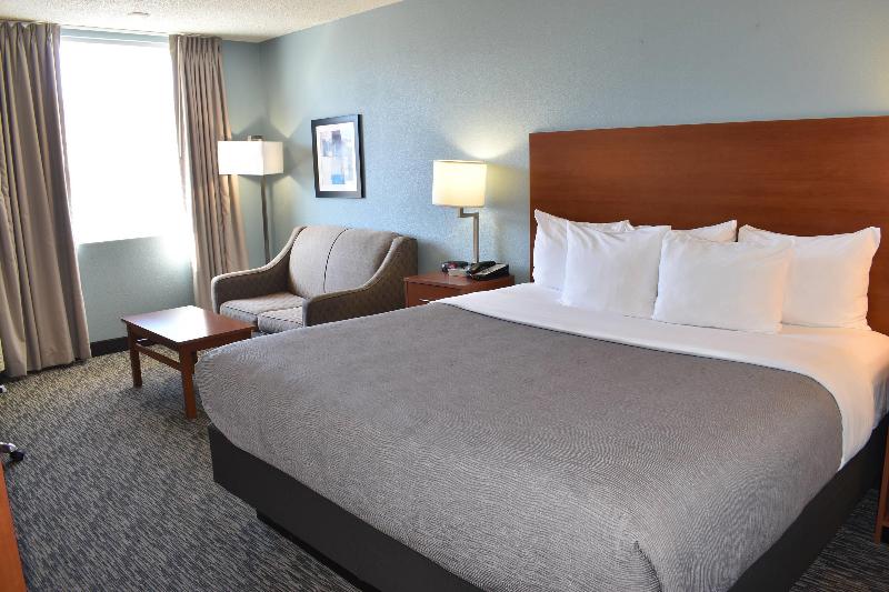 Quality Inn & Suites Garden of the Gods image