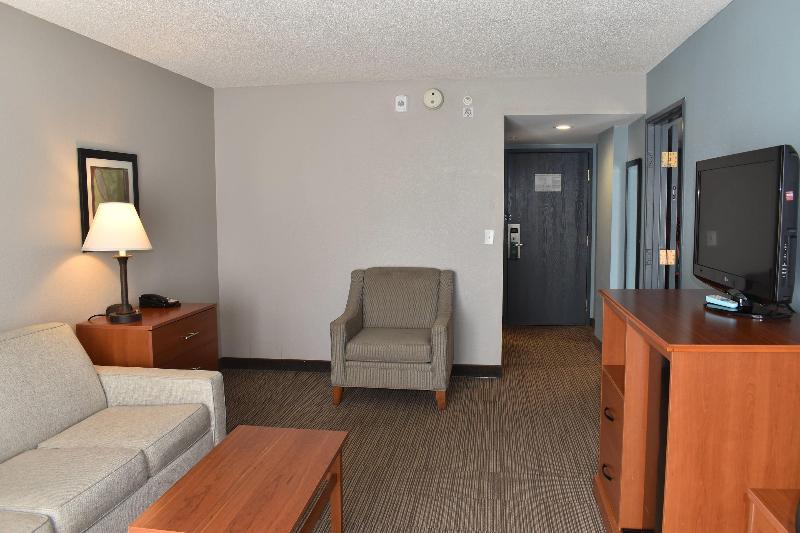Quality Inn & Suites Garden of the Gods image