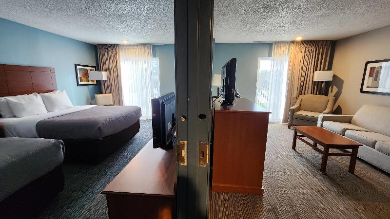 Quality Inn & Suites Garden of the Gods image