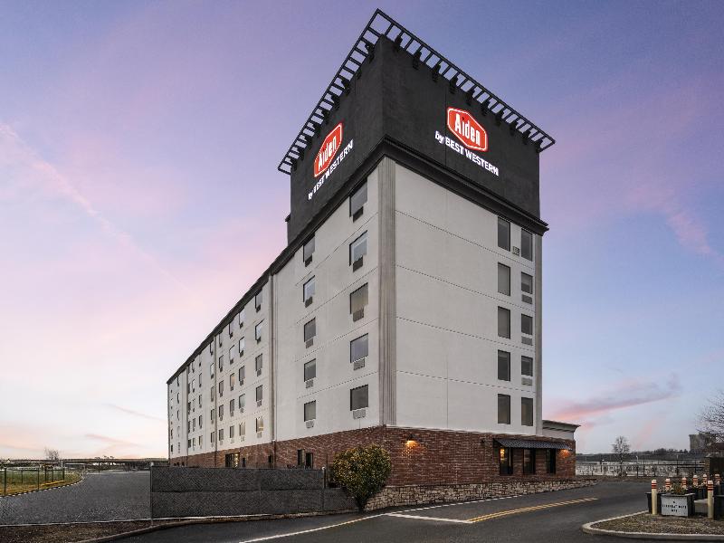 Aiden by Best Western Newark Airport image