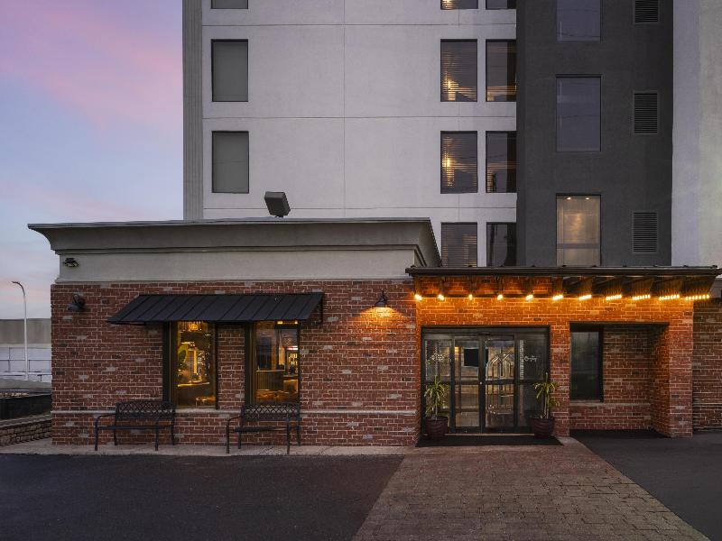 Aiden by Best Western Newark Airport image