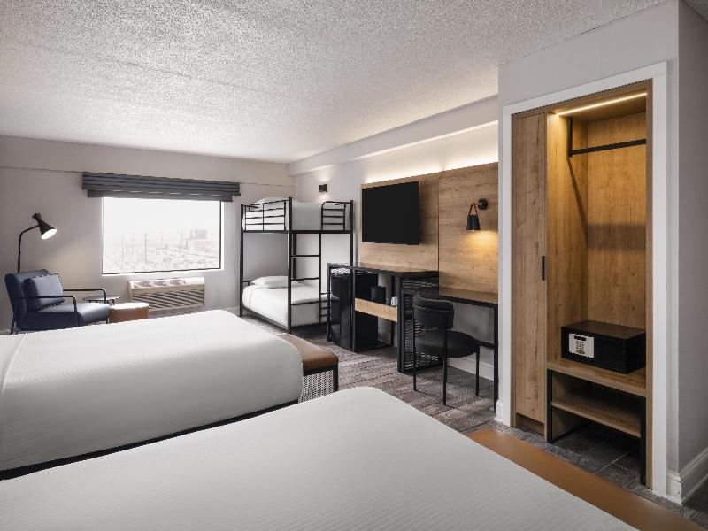 Aiden by Best Western Newark Airport image