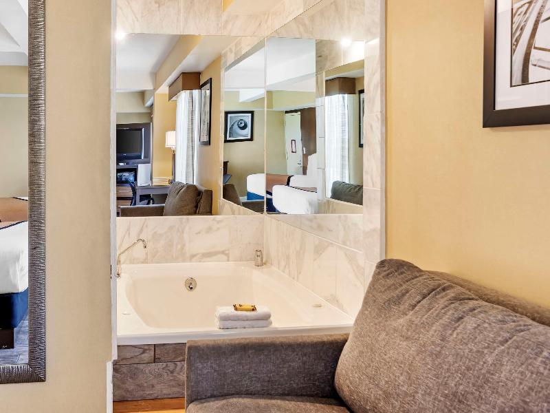 Aiden by Best Western Newark Airport image