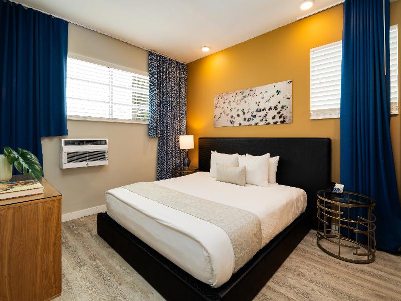 Catalina Hotel & Beach club image