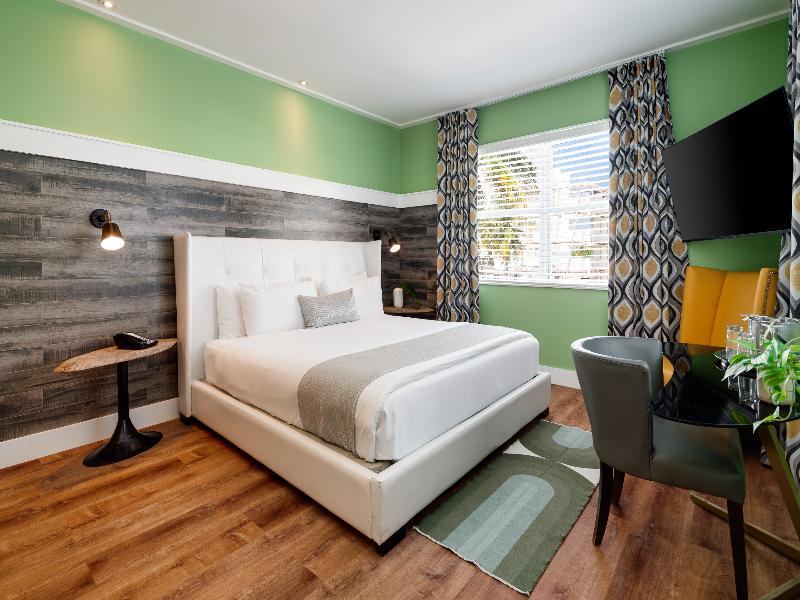 Catalina Hotel & Beach club image